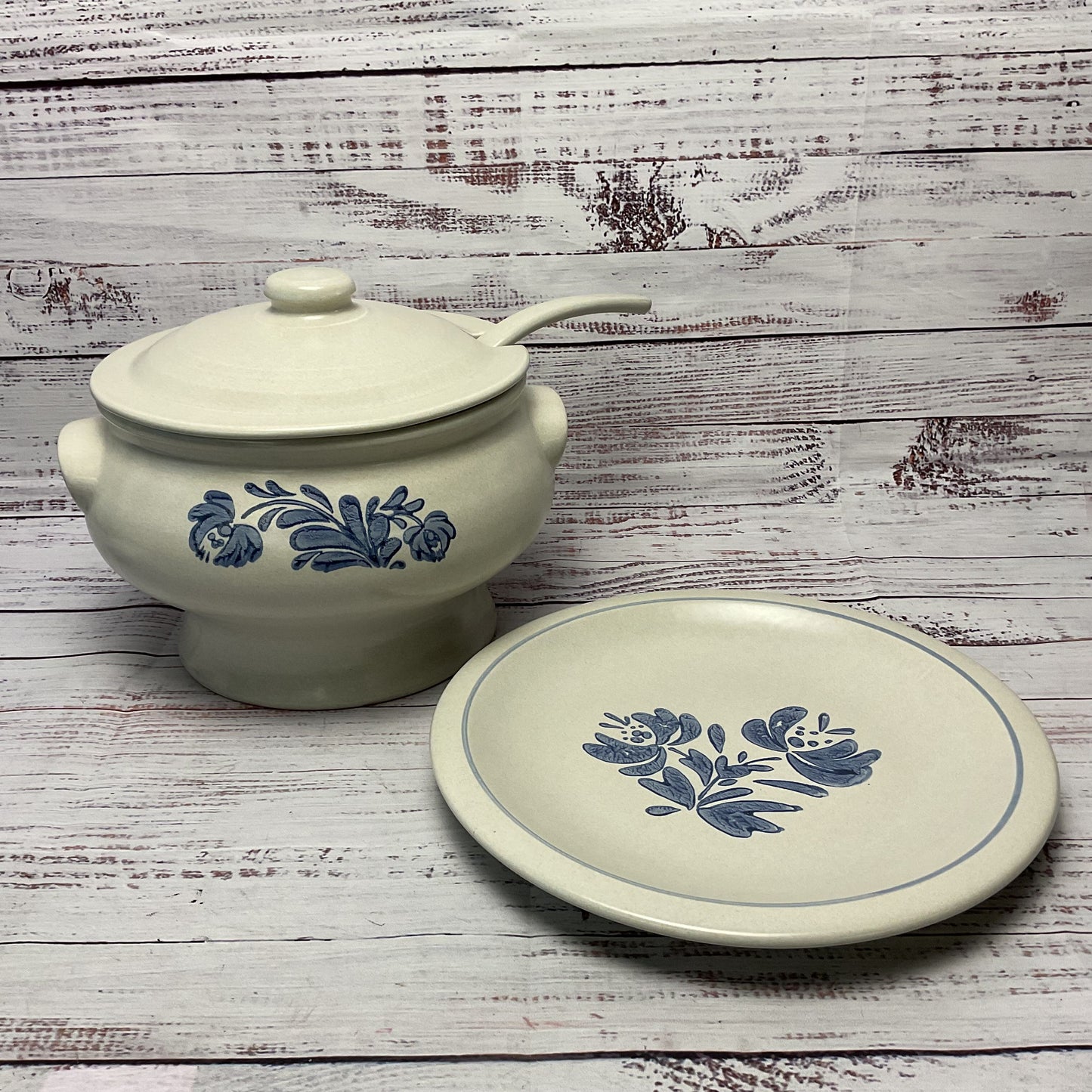 Pfaltzgraff Yorktowne Ceramic Soup Tureen With Lid & Ladle Plate