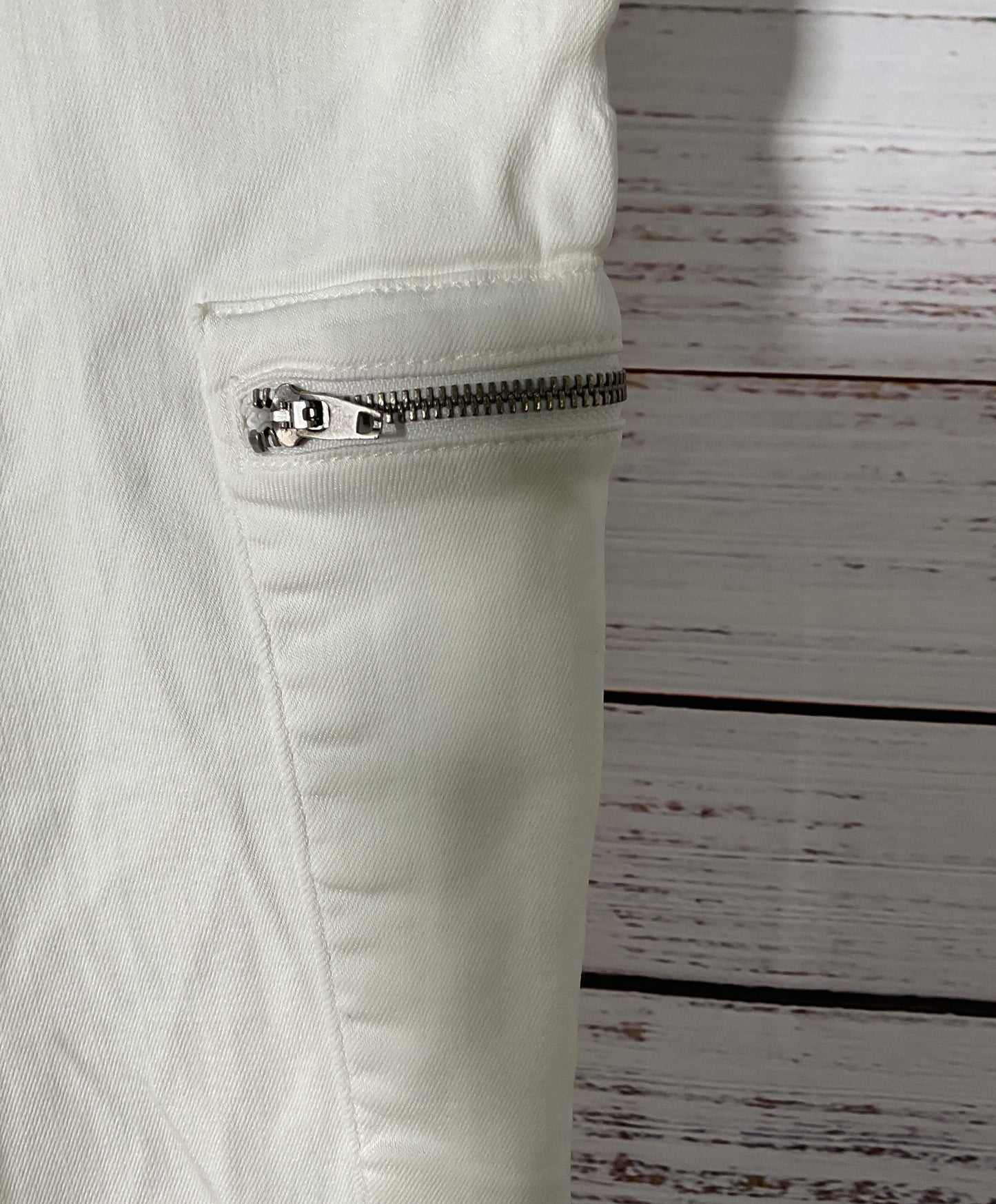 Women's Helmut Lang White Jeans with zippers at ankle Size 30