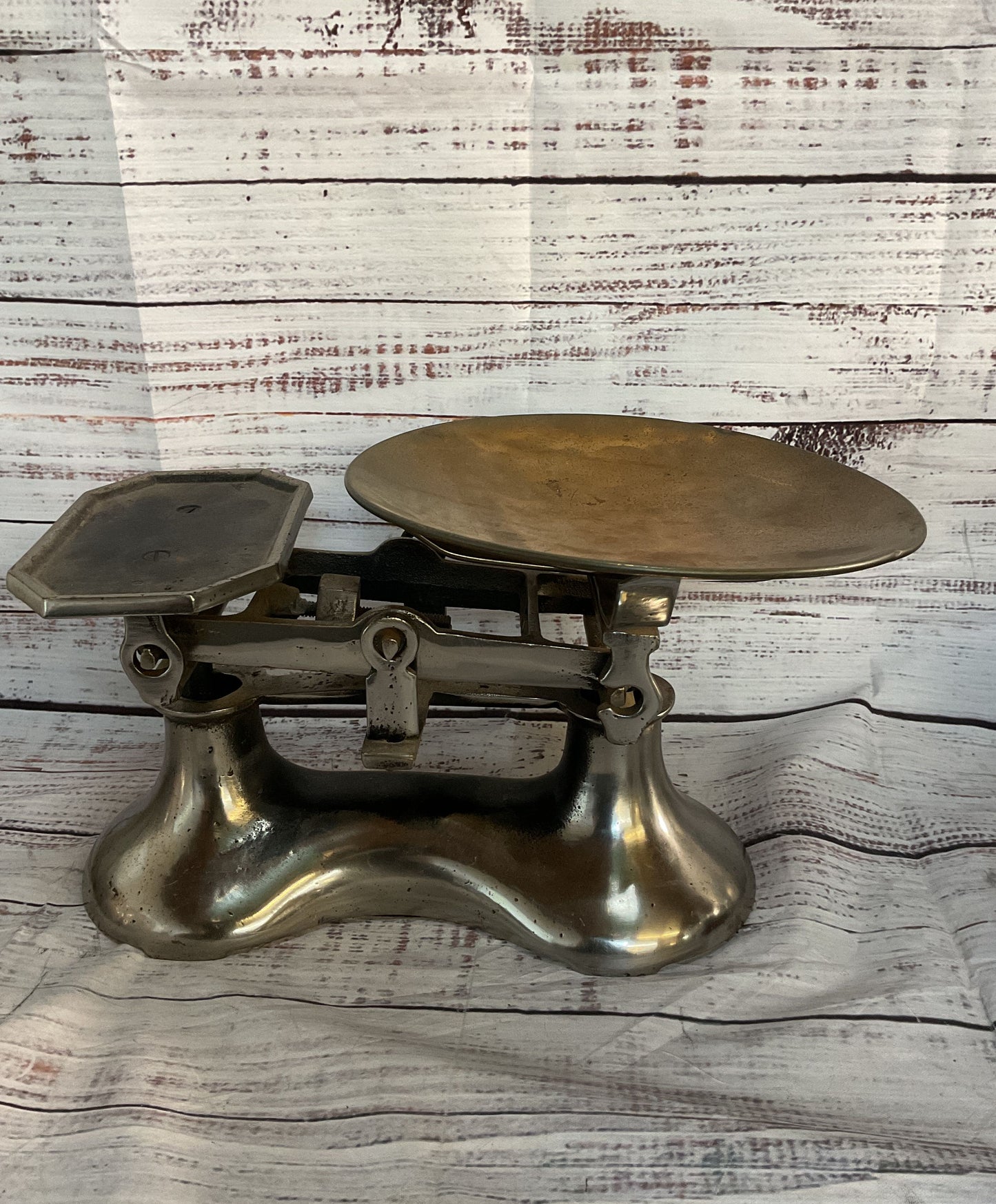 Tabletop Vintage Kitchen Scale with Weights
