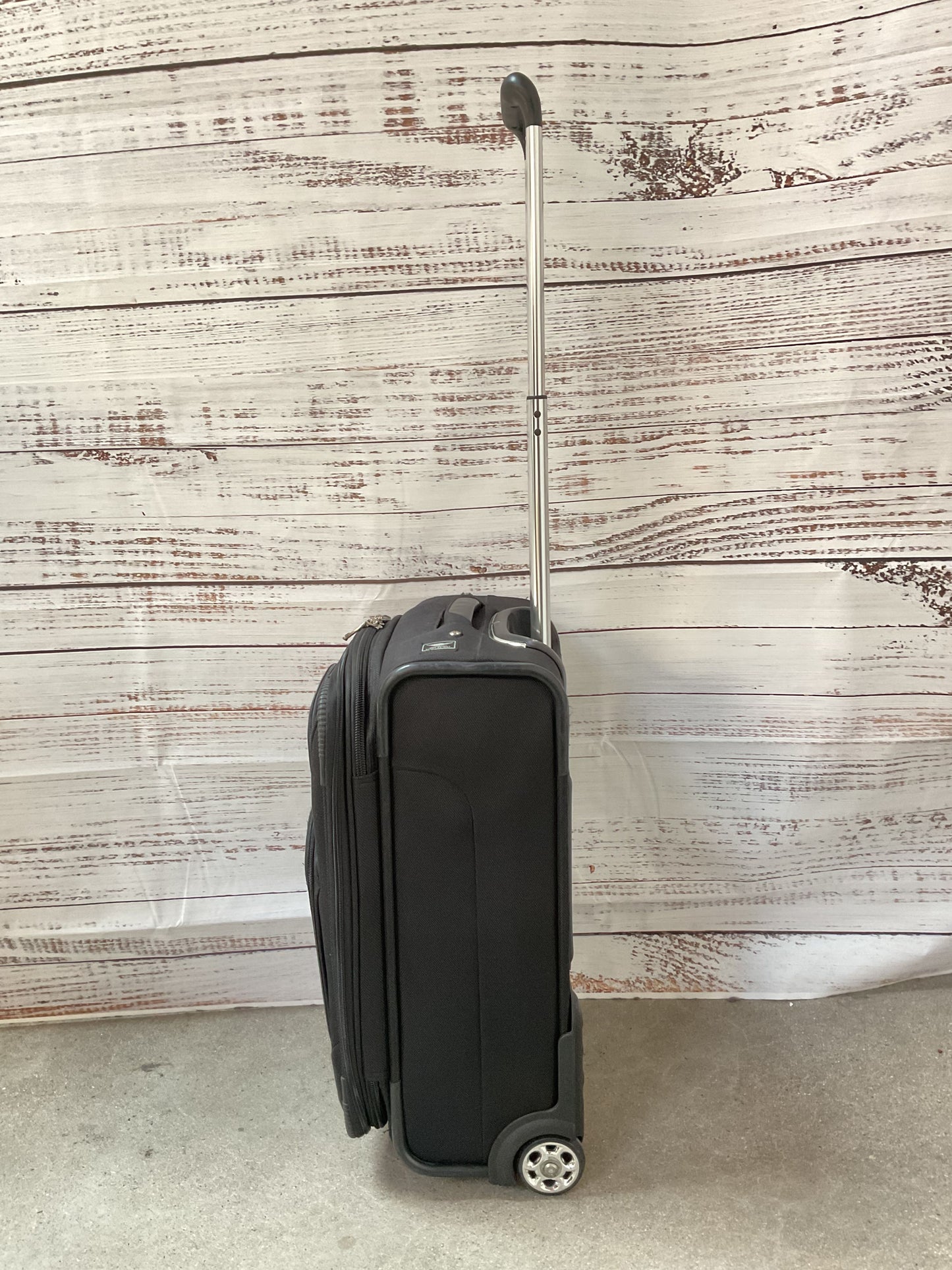 Delsey Lightweight Black Carry On Luggage 14x23x10