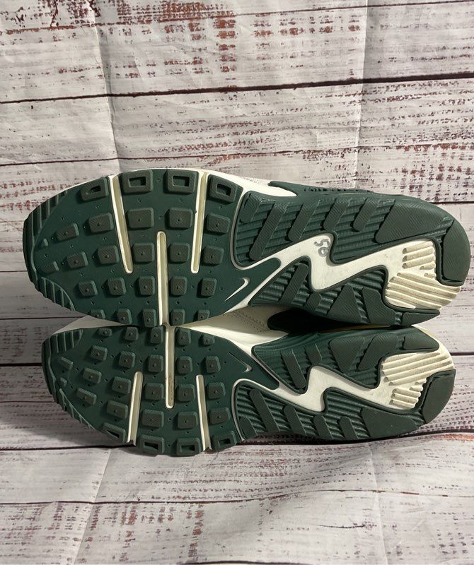 Nike Air Max Excee Shoes Women's Size 12 White Green Comfort Insole HQ3411-100