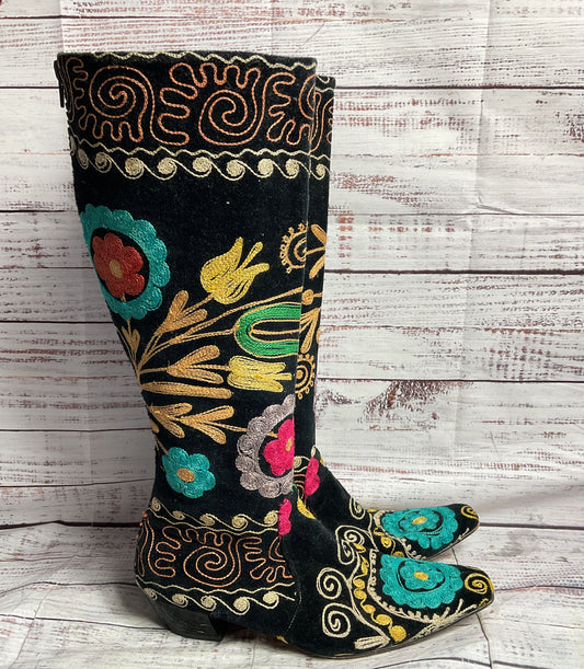 Antique Objet Embroidered Floral Boots Multicolor 39