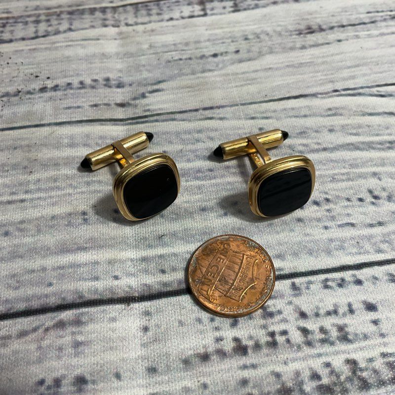 VTG. Krementz Gold Tone Onyx Signed Metal Cufflinks