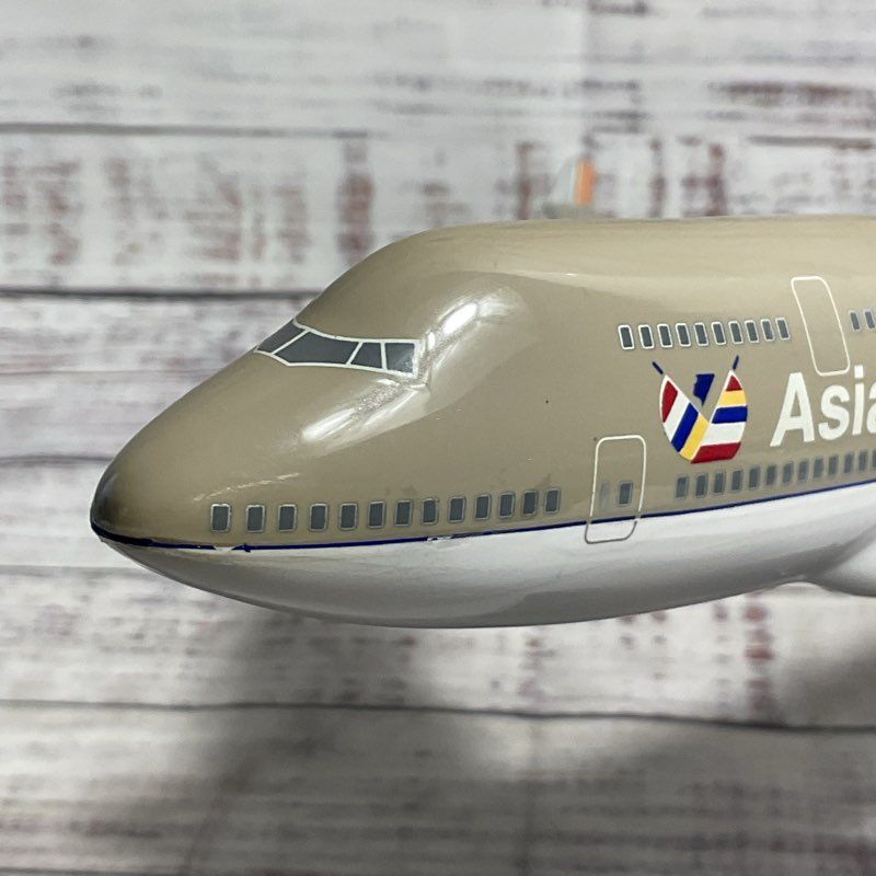Asiana Airlines Boeing 747 400 1:200 Scale Model W/ Stand