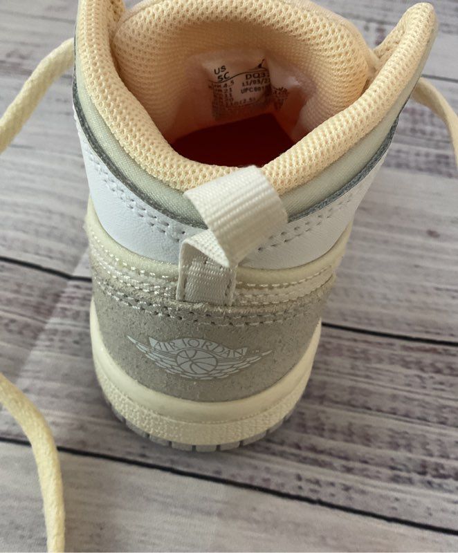 Baby Nike Air Jordan Cream Sneaker Unisex Baby & Toddler 5 Months