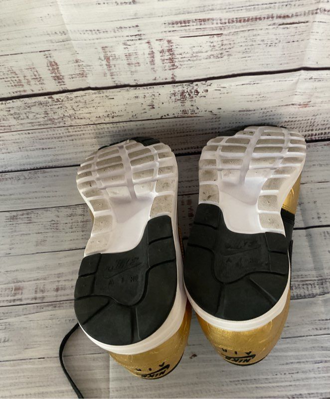 Women's Nike Nike Air Black And Gold Sneakers Size 7