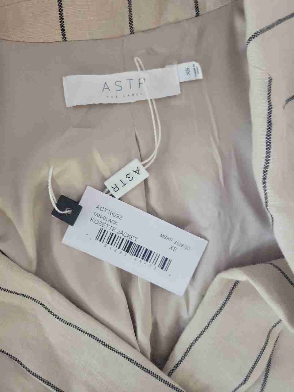 NWT Women's Astr The Label Beige Crop Linen Jacket Size XS Retail $128