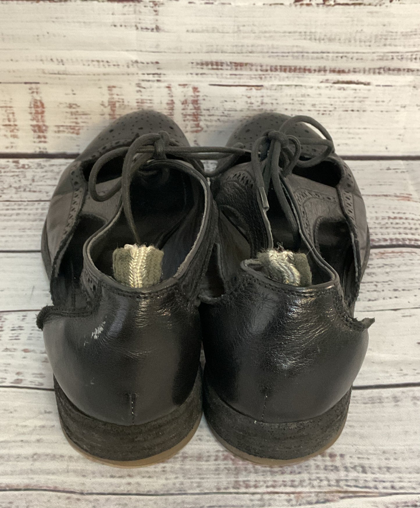Officine Creative Leather Cut Out Wingtip Flats Black 6