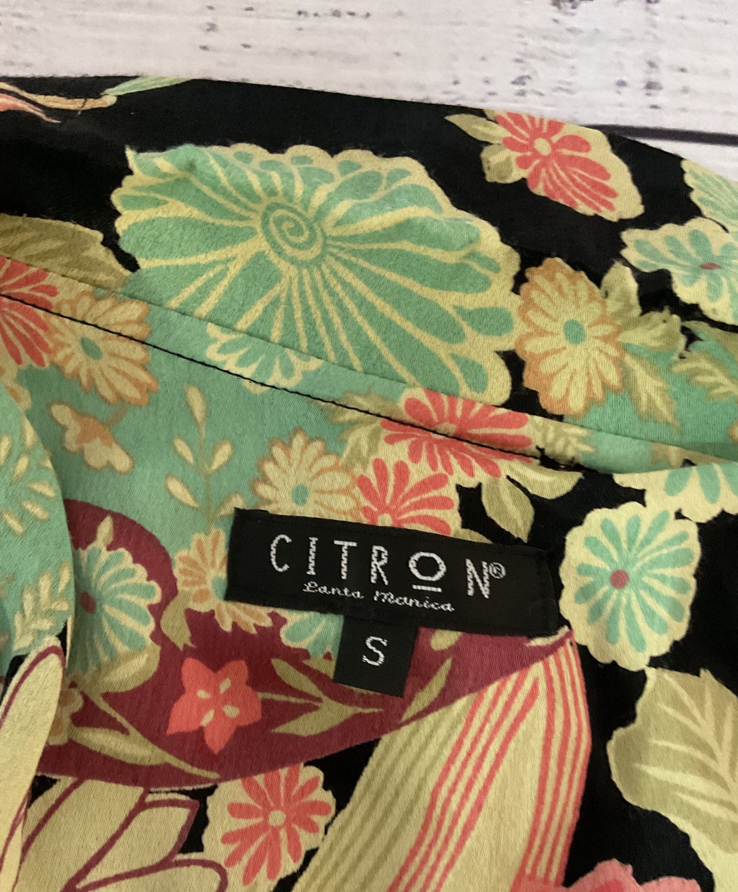 Women's Citron Floral Button down Blouse Size S