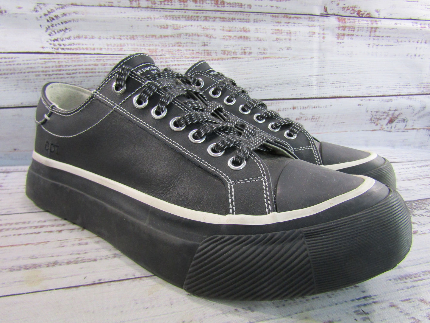 East Pacific Trade Dive Men's Black Coated Canvas Low Top Sneakers Size 9