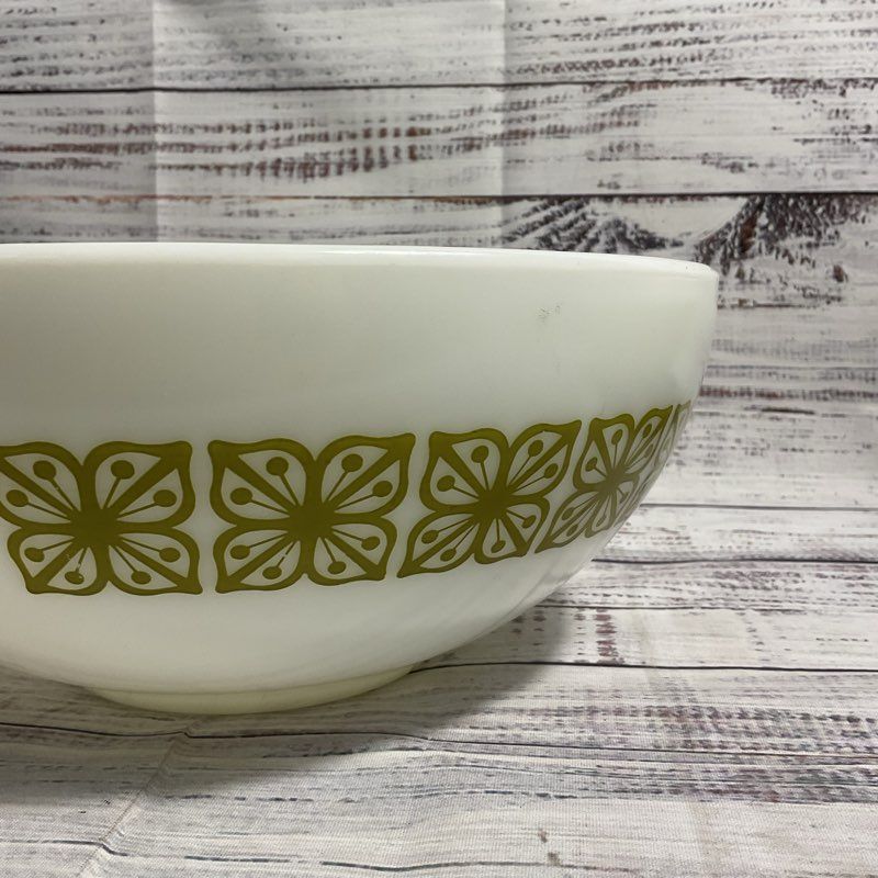 Two Pyrex Glass Cinderella Mixing Bowls 4 Qt & 2.5 Qt Autumn Floral, Verde Green