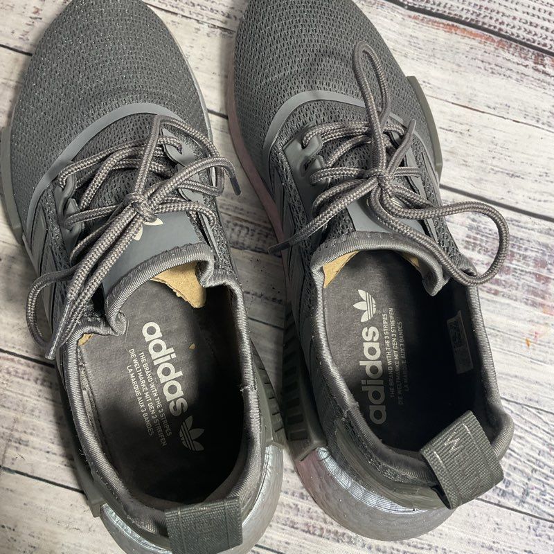 NWOT Adidas NMD_R1 Grey Pearlescent Detail Running Sneaker Men's 7.5