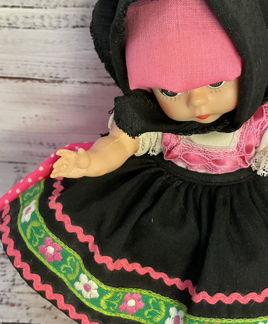Madame Alexander Vintage Yugoslavia #589 Collectible Doll