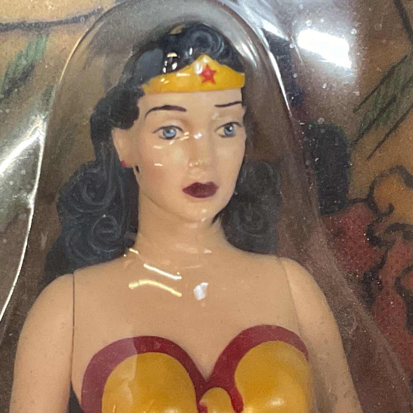 DC Comics Wonder Woman 8.5" Masterpiece Edition-Statue & Book by Les Daniels