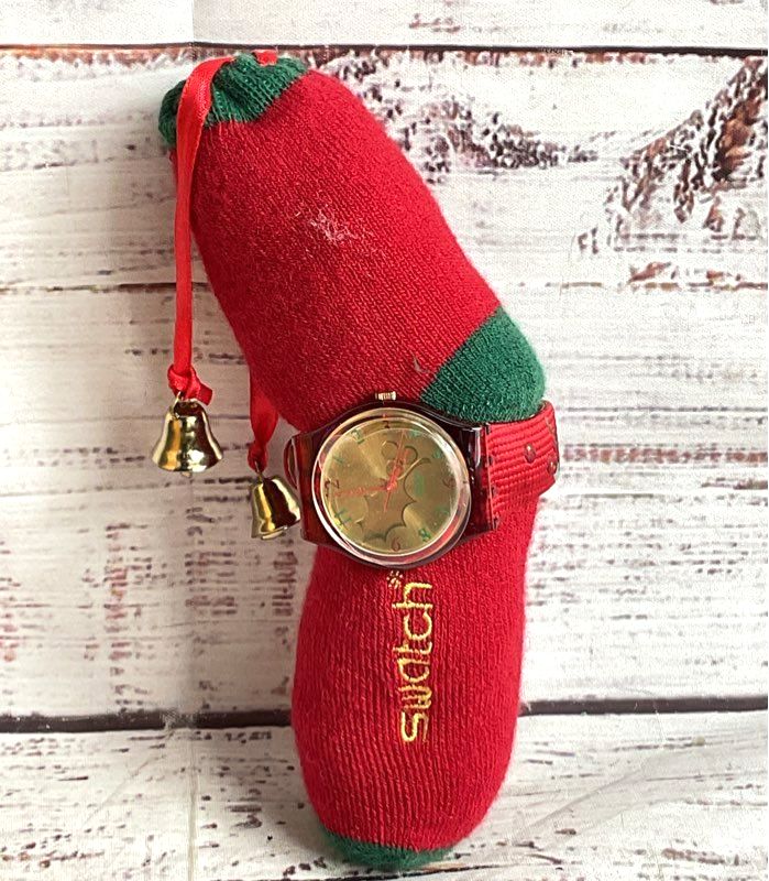 Swatch 2004 Holly Joy Model GZ189 Christmas Special Edition Watch Red