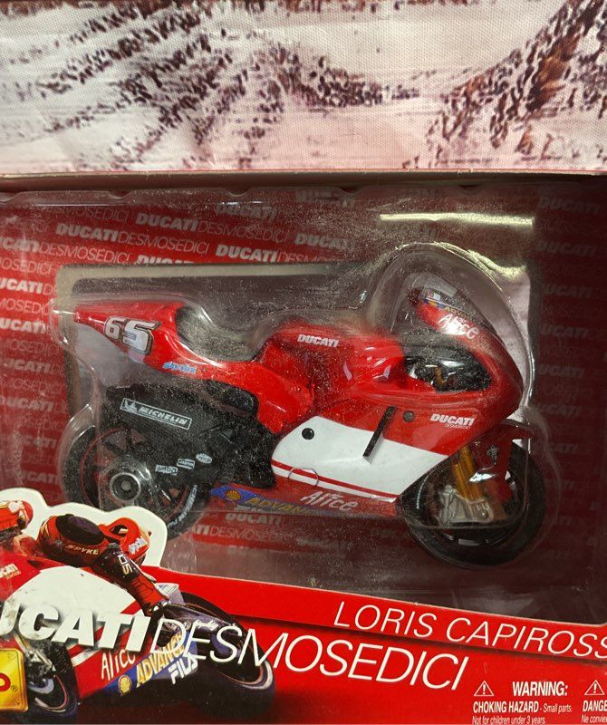 Maisto 1:18 Ducati Corse Ducati Desmosedici Loris Capirossi #65 Diecast