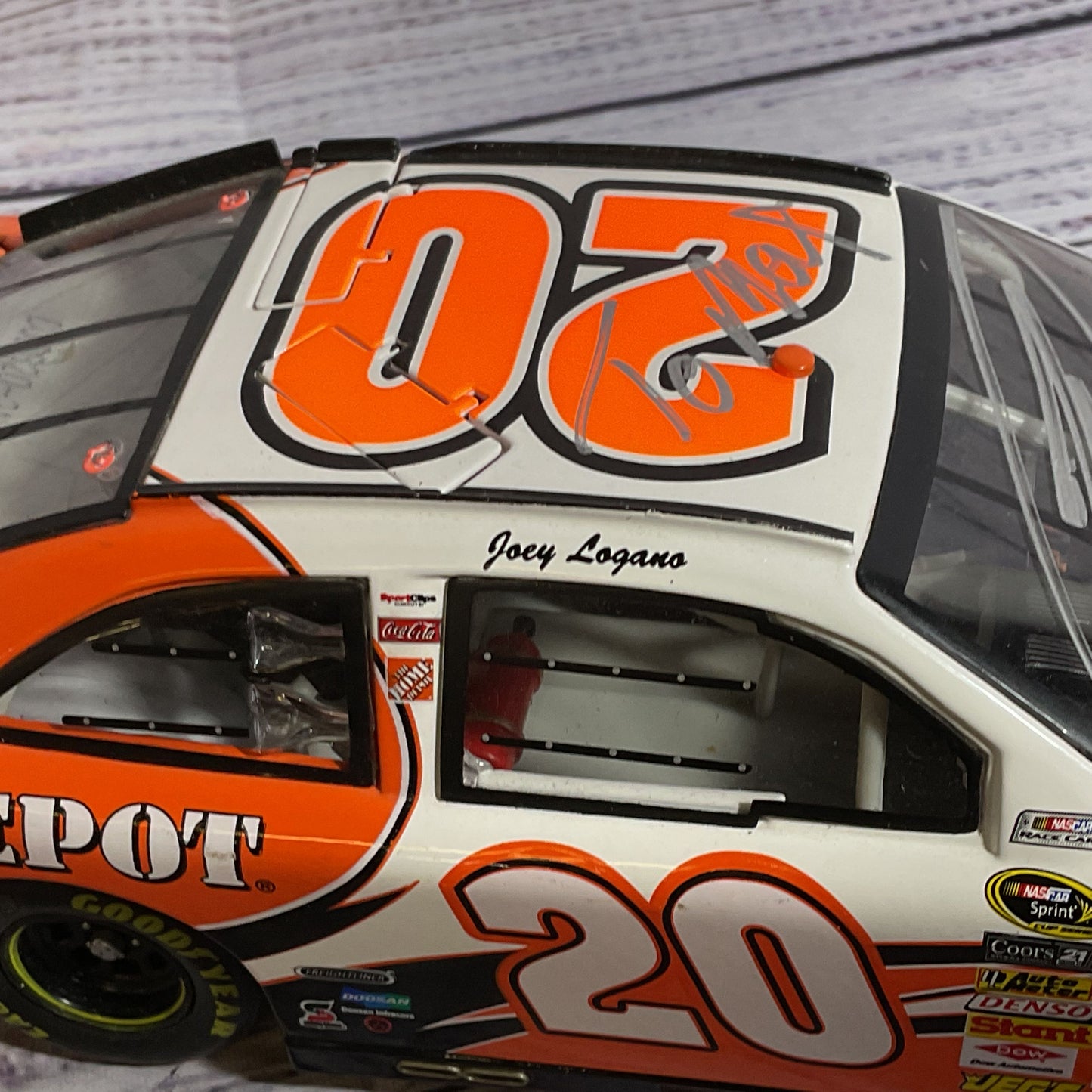 Signed 2009 JOEY LOGANO #20 The Home Depot New Hampshire 1:24 NASCAR Diecast