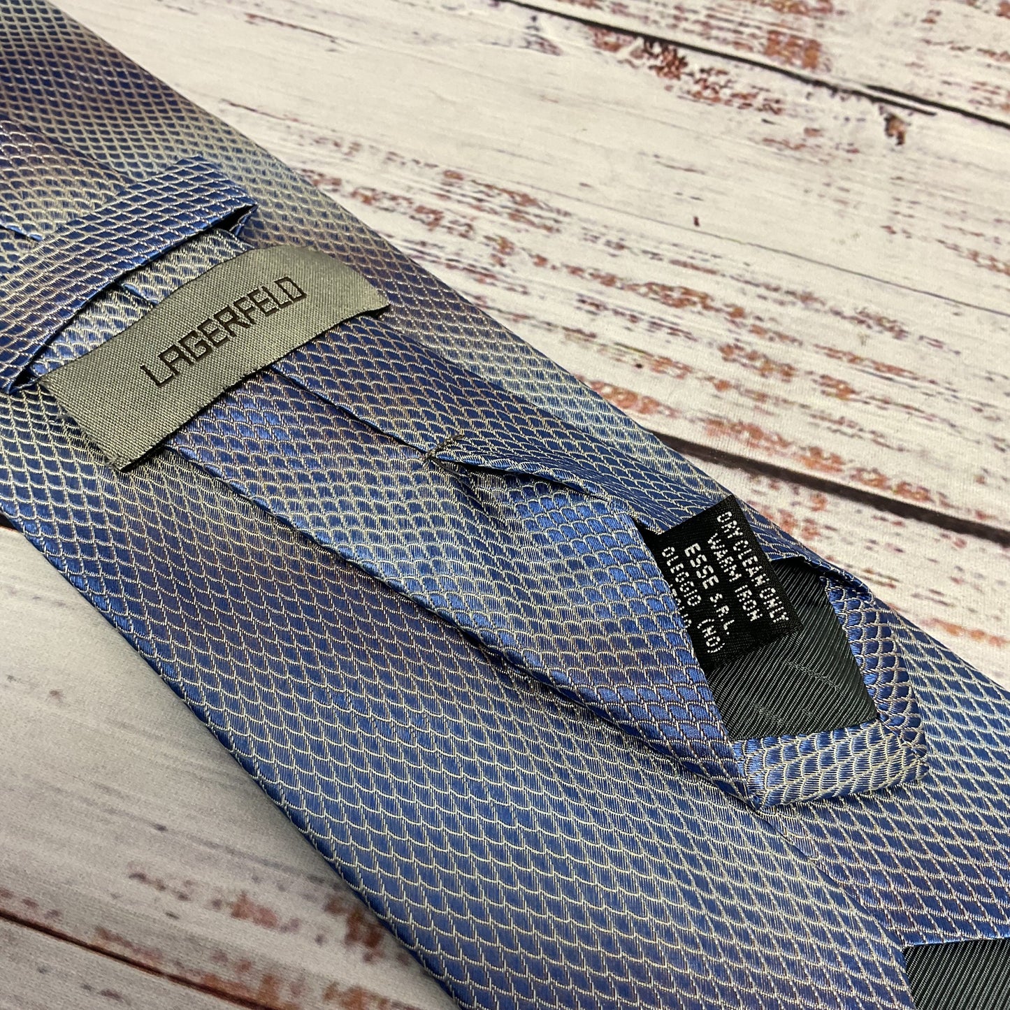 Lagerfeld Blue Iridescent Scale Neck Italy Silk Tie - Size 57"