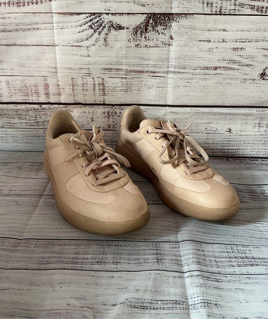 Women's Lululemon Cityverse Sneaker Size 9