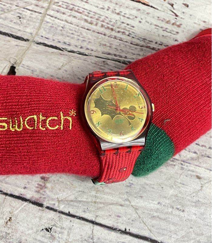 Swatch 2004 Holly Joy Model GZ189 Christmas Special Edition Watch Red