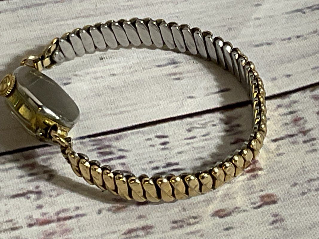 VTG. HELBROS Women's Gold Tone Stretch Band Watch