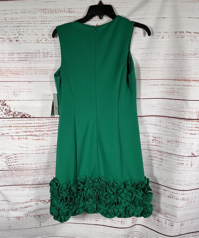 NWT Women's Donna Ricco Green Dress with ruffled hem Size 4