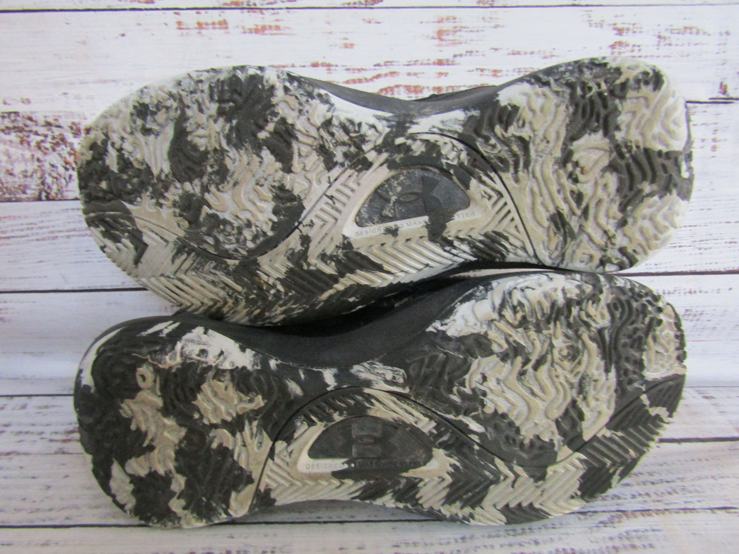 Under Armour Lockdown 7 Boy's Black Mid-Top Sneakers Size 7 Y 3028513-004