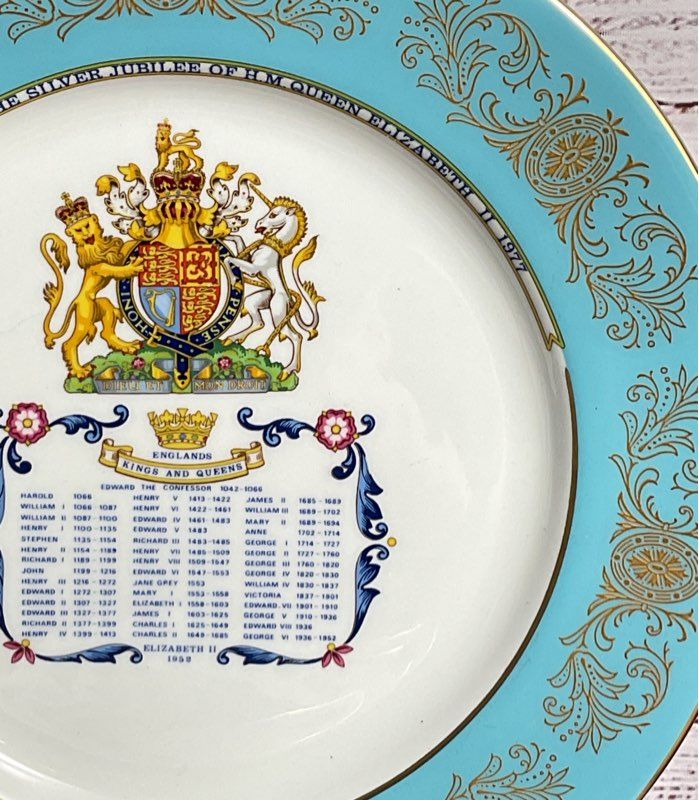 Aynsley Bone China 1977 Silver Jubilee of Queen Elizabeth II Plate Multicolor