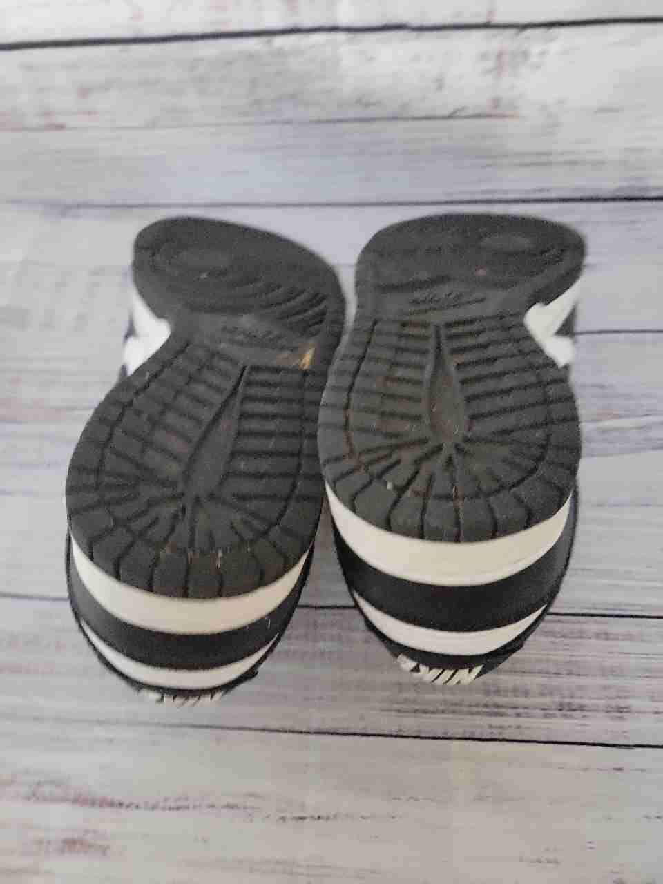 Women's Nike Dunk Low Panda Size 7.5