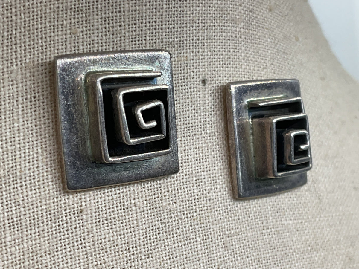 VTG. Native MEXICO Sterling Silver .75" Earrings- 13.26g