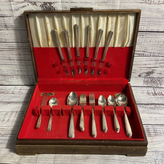 VTG. Oneida Community Elaine Silver Plate 41 Pc. Flatware Set In Wooden Case