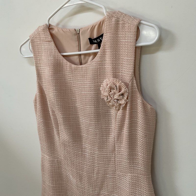 NWT DKNY Women's Peach Tweed Shift Dress with Flower Brooch- SZ 4