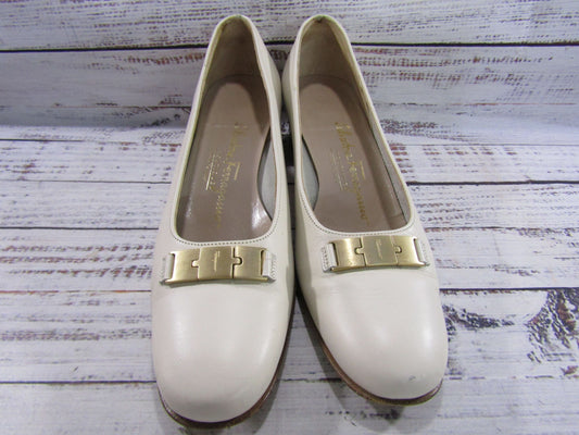 Salvatore Ferragamo Women's White Leather Pumps Size 7 AA Made in Italy