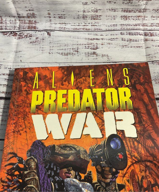 Aliens Vs. Predator: War (Dark Horse Graphic Novel)