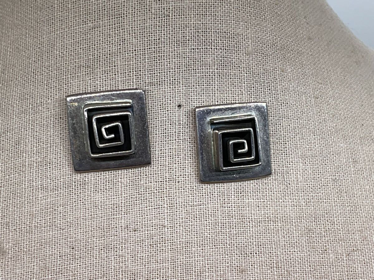 VTG. Native MEXICO Sterling Silver .75" Earrings- 13.26g