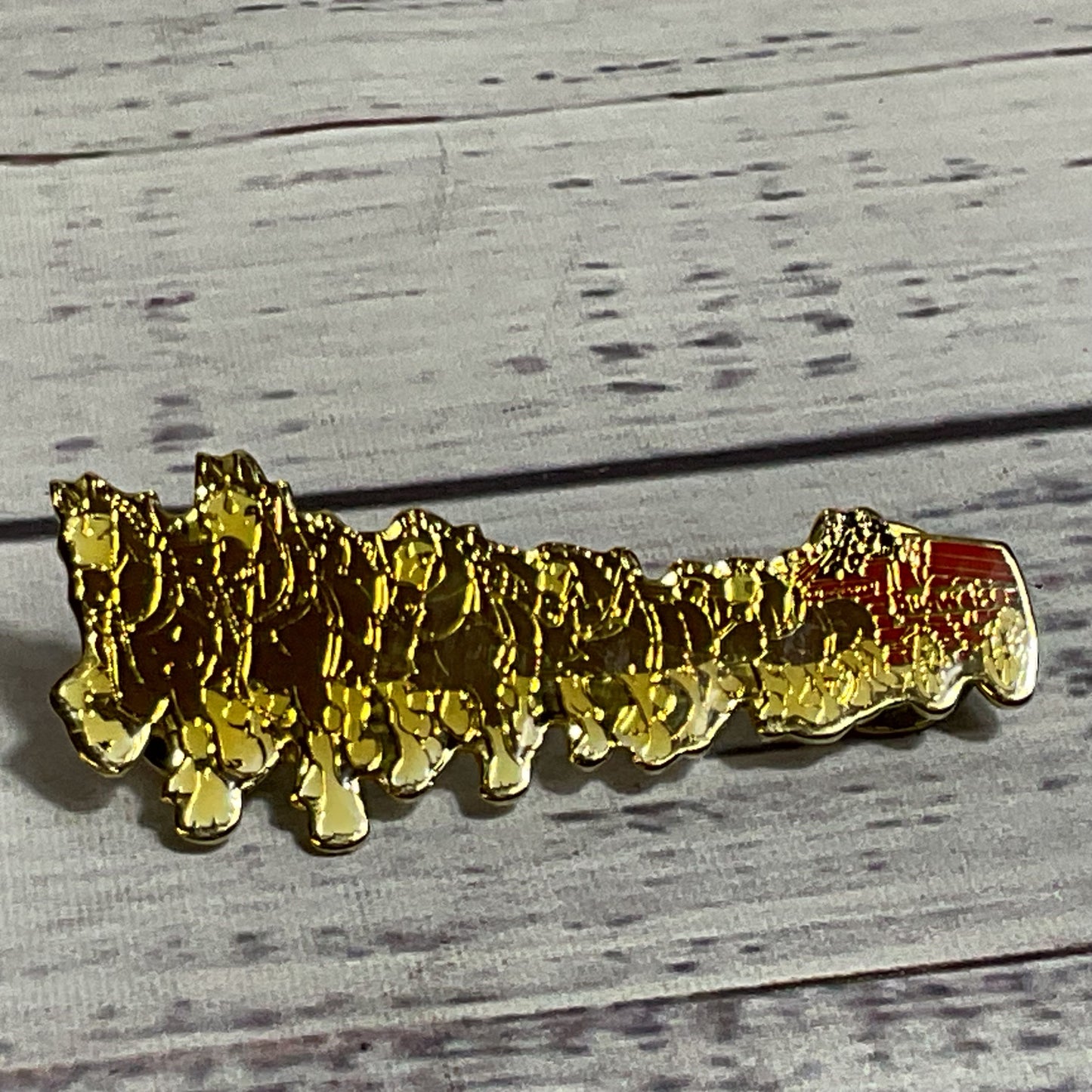 VINTAGE ANHEUSER BUSCH Clydesdales Horses Wagon Vintage Lapel Pin