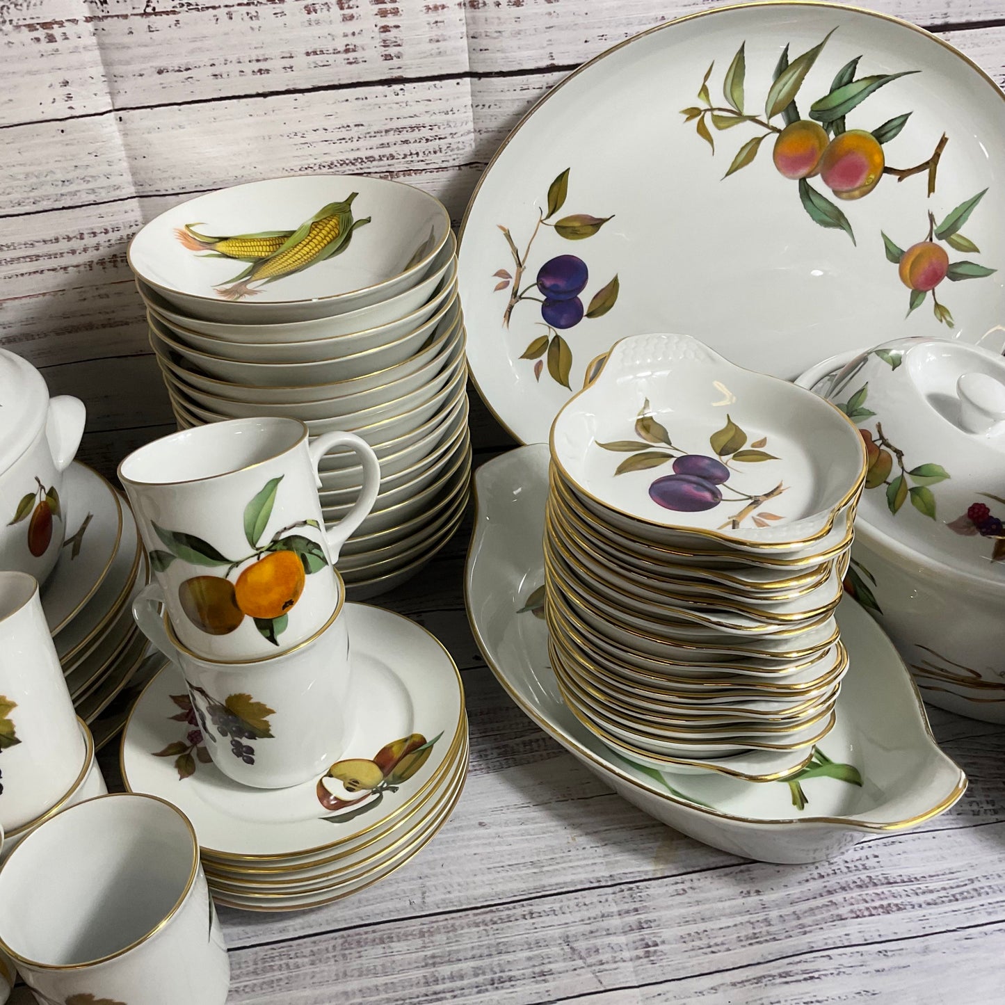 VTG. ROYAL WORCESTER "Evesham" Plates, Mugs, Bowls, Serving Pieces, Coffee Pot