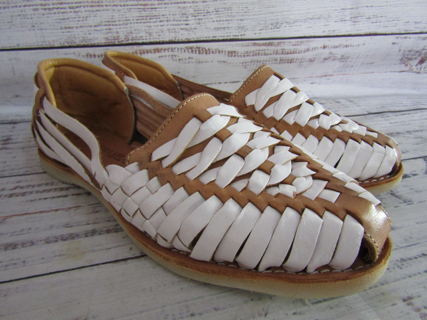 Red Hawks Women's Woven White Leather Huarache Slip-On Flats Size 6.5