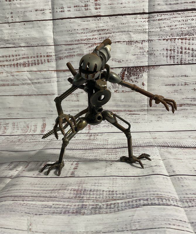Metal Scrap Alien Xenomorph Sculpture Figurine Handmade 7"