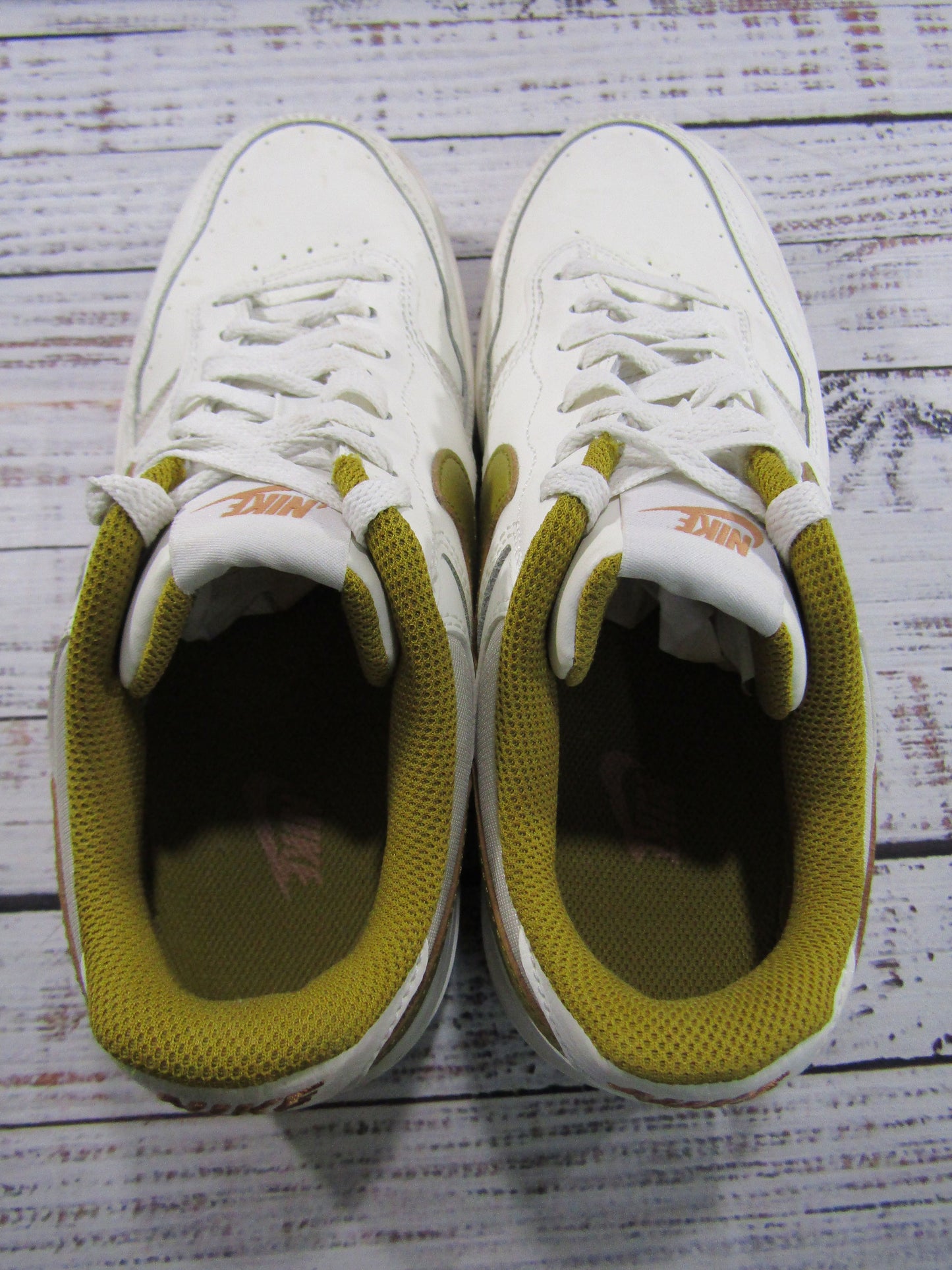 Nike Nike Gamma Force White Athletic Shoe Women 9