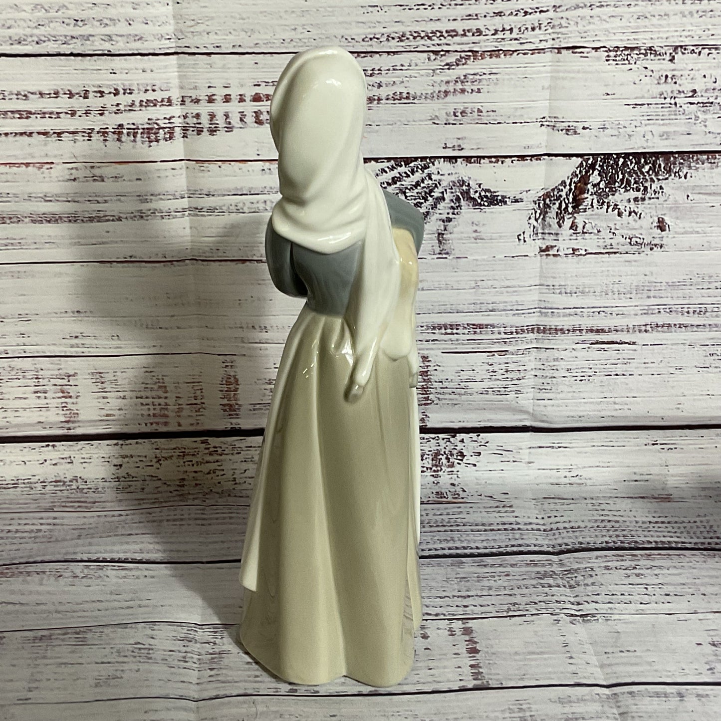 VTG. LLADRO Glossy Woman with Lamb 10.75" Figurine #G-22 M