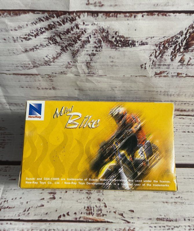 New Ray 1:32 Scale Die Cast Suzuki GSX 1300R