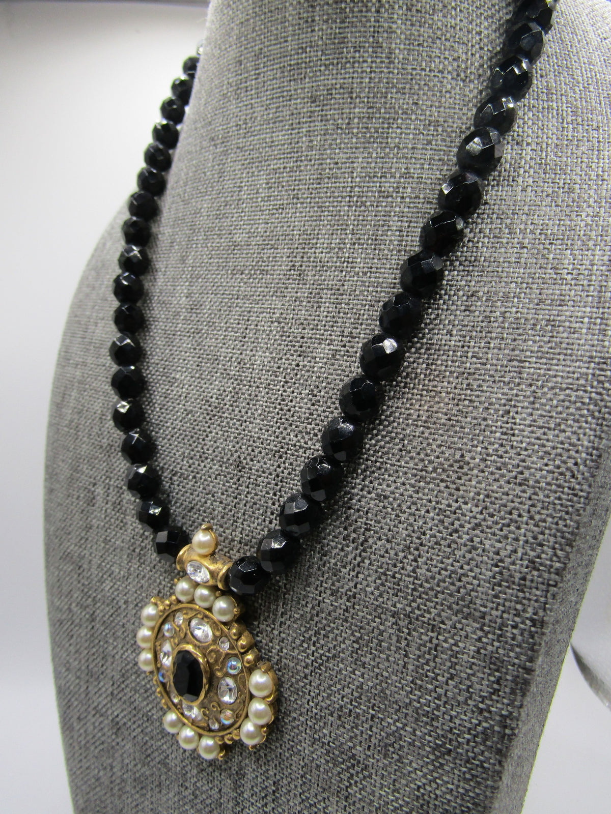 Vintage Gold Plated Faux Pearl Pedant Faceted Black Rhinestone Beaded Necklace