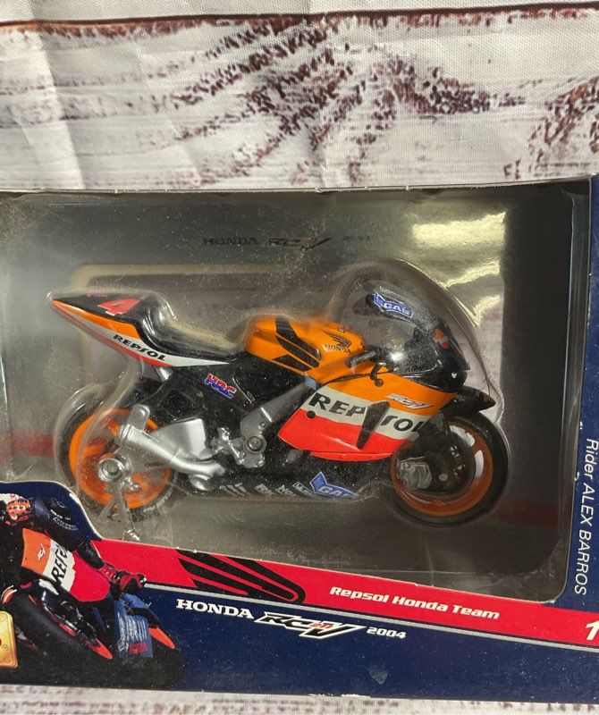 Maisto Repsol Honda RC211V Moto GP #4 Alex Barros 1:18 Diecast 2004