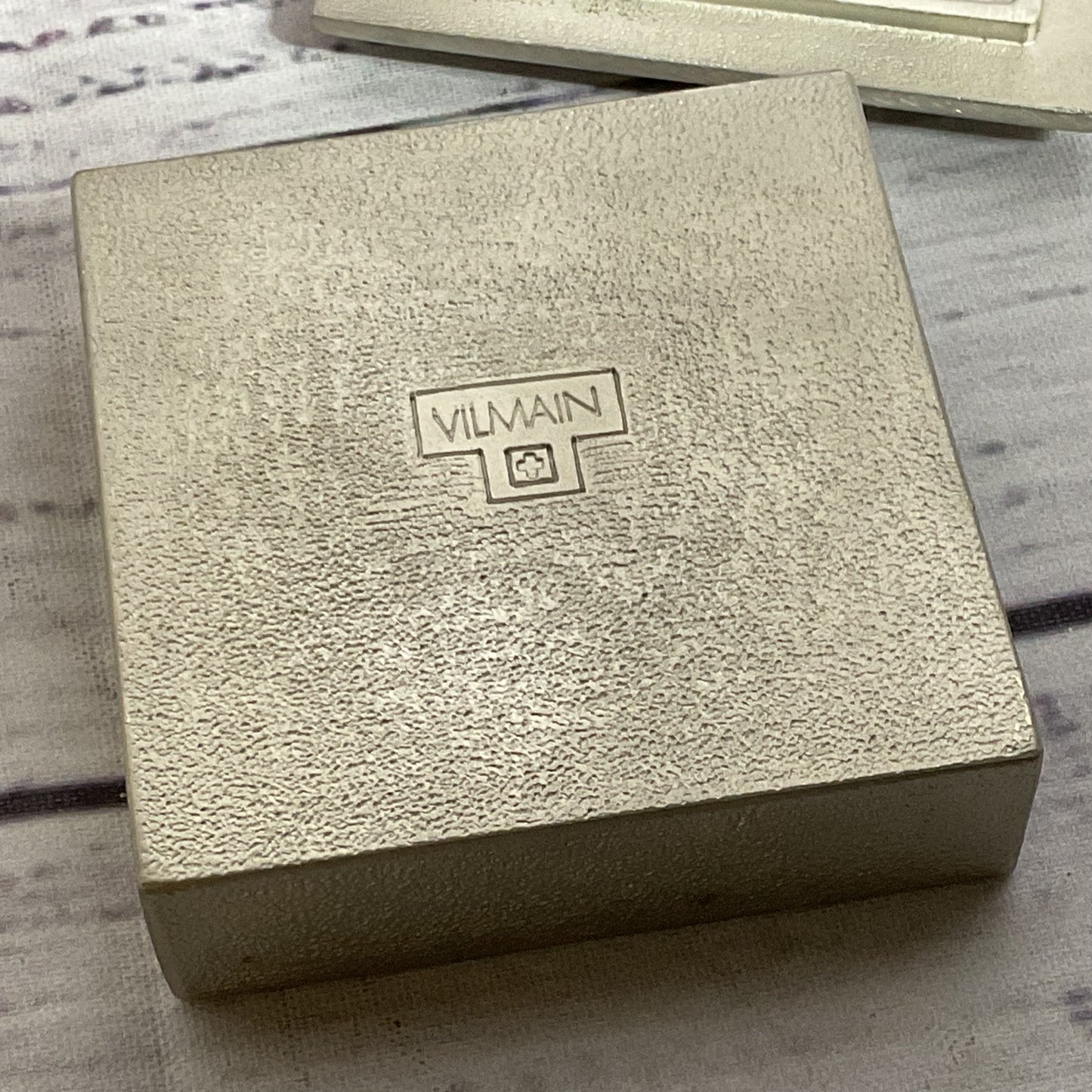 VTG. VILMAIN Gold Tone Bee Pewter Trinket Box- 2.25"