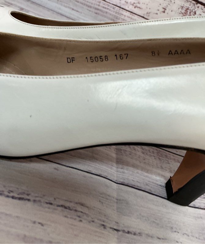 Women's Vtg Salvatore Ferragammo White And Black Spectator Pump Size 8.5 Narrow