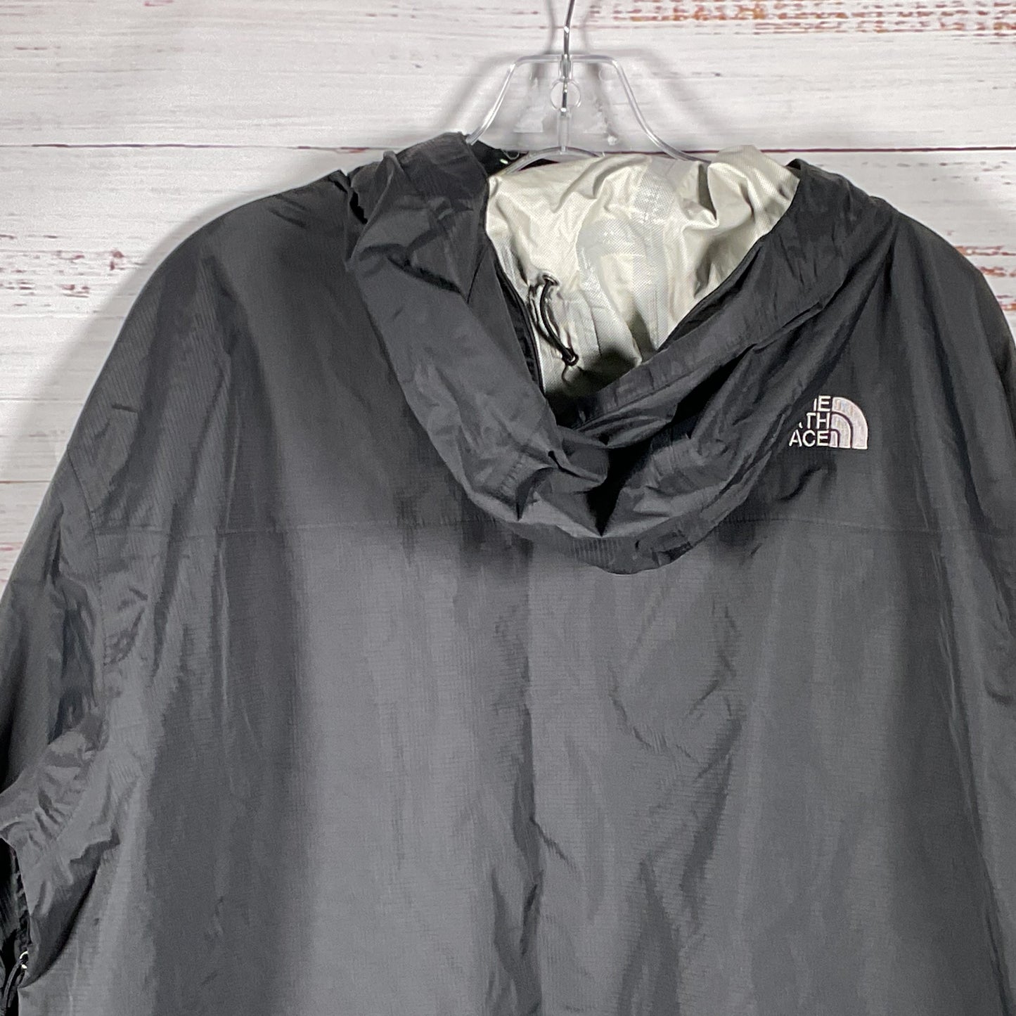 THE NORTH FACE Men's Black Hyvent 2.5L Hooded Windbreaker- SZ XL