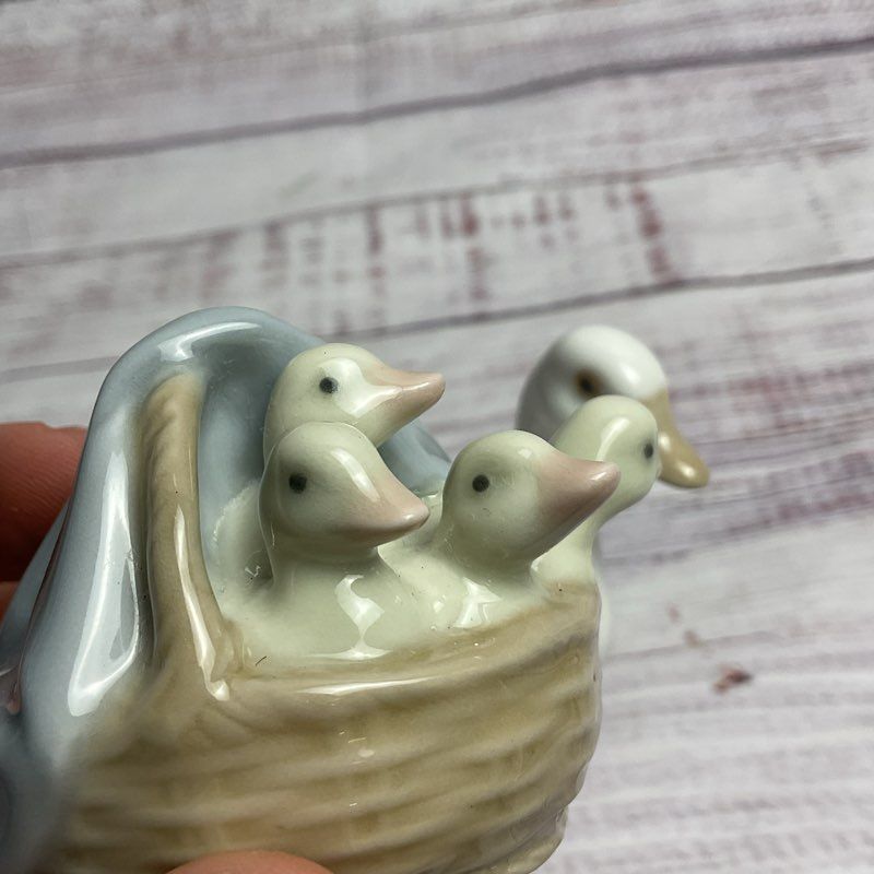 Lladro Ducklings In A Basket 3" Porcelain Figurine #4895