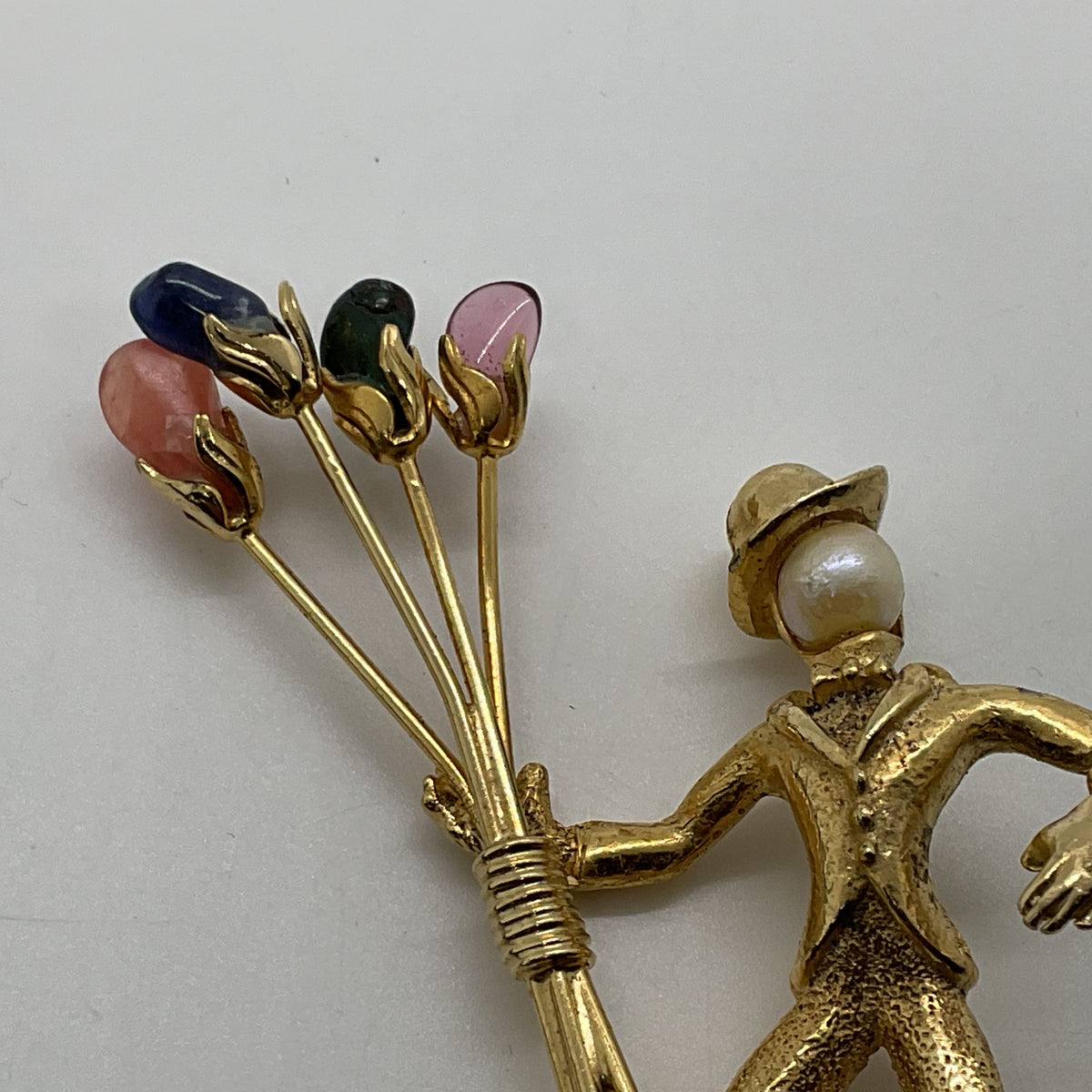 VTG. MCM Gold Tone Agate Mime Balloon Salesman Brooch- 2.75"
