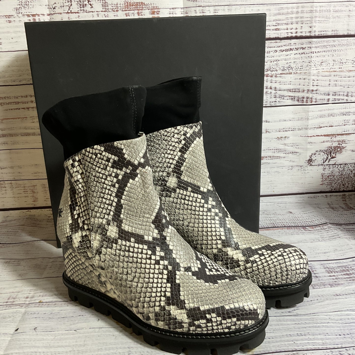 NWB PATRIZIA BONFANTI Python Embossed Leather Stretch Ankle Boots- SZ 36/ 6 US